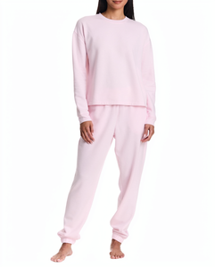 Ensemble de détente personnalisé en coton biologique pour femme, col rond, automne, en molleton durable, vêtements de nuit et d'intérieur amples avec logo frontal - Product Image 1