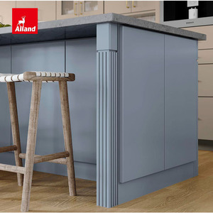 Gabinete de Cocina Alland en Color Avena Envejecida con Acabado Duraform Drift <span class=keywords><strong>y</strong></span> Pintura Mist, con Columna Romana de Madera Sólida - Product Image 6