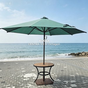 Sombrilla Comercial de Centro de Patio de 11.5 pies, de Acero Reforzado, Resistente a Rayos UV, para Terraza de Hotel - Product Image 1