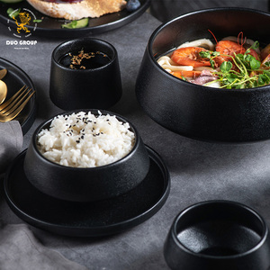 Vaisselle en céramique en gros, bol à ramen en grès noir mat texturé avec assiette - Product Image 4