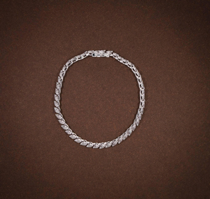 Bracelet élégant en moissanite pour femmes, pierres rondes, design intemporel, bijou parfait pour tous les jours et les soirées - Product Image 4