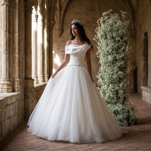 Robe de mariée moderne et élégante en satin à une épaule avec traîne chapelle et jupe en tulle pour soirée de mariage ou bal de promo - Product Image 1