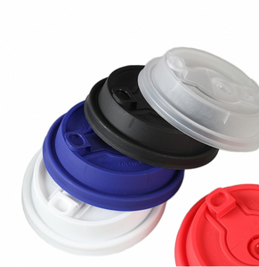 Tapas de Plástico Desechables para Vasos de Café con Ranura para Pajita para Bebidas - Product Image 1