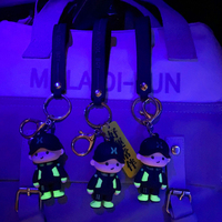 Mousquetons promotionnels en PVC 3D, porte-clés lumineux mignons en forme de dessin animé, porte-clés en métal pour la décoration de sacs et de voitures