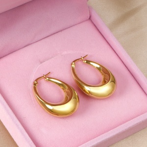 Boucles d'oreilles créoles personnalisées en acier inoxydable plaqué or 18 carats, anti-ternissement, étanches, pour femmes, vente en gros - Product Image 4