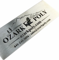 Plaques signalétiques personnalisées en acier inoxydable brossé brillant avec lettres métalliques encastrées et plaques de logo noires pour meubles