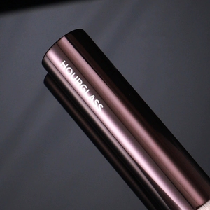 แปรงแต่งหน้าคาบูกิ <span class=keywords><strong>HOURGLASS</strong></span> สีโรสโกลด์ ขนแปรงสังเคราะห์นุ่ม ด้ามจับโลหะ หัวแปรงเฉียง สำหรับรองพื้น บลัชออน คอนทัวร์ และแป้ง - Product Image 4