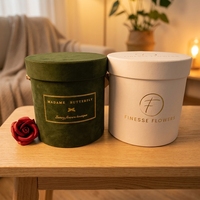 Boîtes d'emballage rondes en carton de luxe sur mesure avec matériaux recyclés, logo personnalisé, ruban et finitions dorées