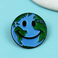 Broche en métal Terre souriante créative, badge commémoratif de la Journée de la Terre, accessoire pour vêtements et sacs