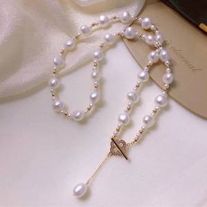 Collar de Perlas de Agua Dulce Barrocas de Alta Calidad, Diseño de Flor de Cuatro Hojas y Cielo Estrellado con Cierre Versátil OT, Nuevo y Natural - Product Image 1