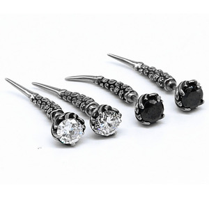 Yunnique – boucles d'oreilles en forme de dent de loup, en acier titane 316, sertissage à griffes, diamants noirs et blancs, bijoux pour hommes et femmes - Product Image 2
