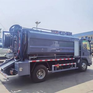 Excavatrice sous vide de camion de nettoyeur d'eaux usées de 2600 gallons utilisée pour le nettoyage des fosses septiques et des tuyaux de toilette - Product Image 4