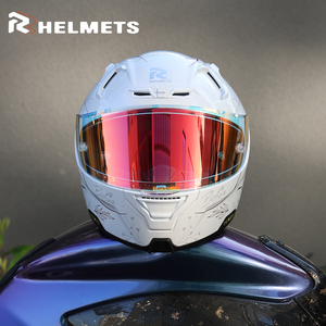 Casque de moto pour hommes et femmes Casque de moto quatre saisons avec aileron arrière Casque complet certifié 3C Certification DOT - Product Image 3