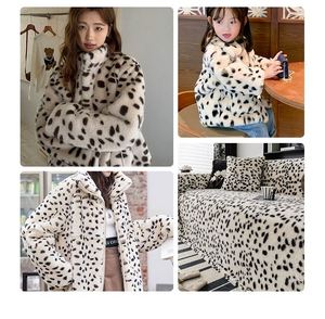 Tissu en fausse fourrure polaire en flanelle à pois 100 % polyester pour vêtements, jouets, textiles de maison, couvertures et manteaux – Vente en gros - Product Image 6