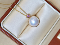 Vintage 18k Gold Natürlicher Rosa Saphir Echter Diamant 0,16ct Weiße Salzwasser Japan Flatback Mabe Perle Charm Anhänger Halskette