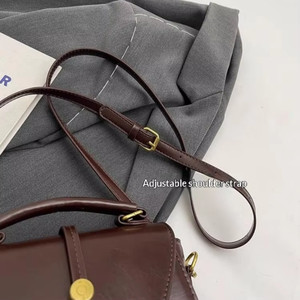 Sac à main mini en cuir PU ciré pour femmes, sac bandoulière vintage à rabat avec fermeture magnétique et fermeture éclair - Product Image 5