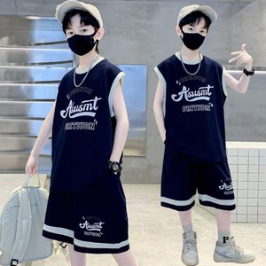 Ensemble décontracté coréen deux pièces pour garçons, été 2026 : T-shirt sans manches et short imprimé, idéal pour le basketball et les loisirs - Product Image 1