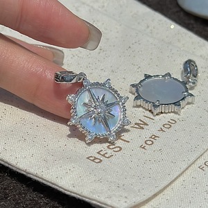 Colgante de Concha Estilo Antiguo, Plata de Ley S925, Elegante Temperamento Francés, Diseño de Nicho Simple y Moderno, Estrella Hexagonal de Acero Inoxidable - Product Image 4