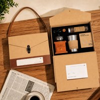 Set Hadiah Ramah Lingkungan dari Gabus dengan Logo Kustom, Perlengkapan Kopi Retro Kreatif dengan Buku Catatan, Bingkai Foto, dan Lampu Buku untuk Peringatan Hari Jadi Perusahaan