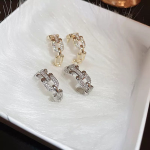 Orecchini a Cerchio Intrecciati per Donne, Orecchini Minimalisti a Catena, Gioielli alla Moda per Ufficio e Uso Quotidiano, Vendita all'Ingrosso - Product Image 3