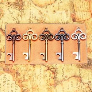 Breloque Clé Couronnée Vintage en Alliage, Pendentif Squelette pour Cartes d'Invité de Mariage - Product Image 2