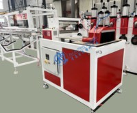Ligne de production de profileuse d'extrudeuse PVC PP PE WPC Panneau mural composite bois-plastique