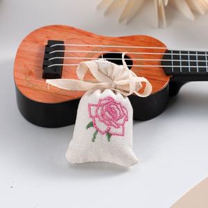 Paquete de lona de lino Bolsillo Nuevo estilo chino Bordado Bolsa de regalo Lavanda Flor seca Fragancia Piedra Embalaje Artesanía reciclable - Product Image 4