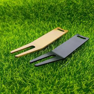 Herramienta de Reparación de Divots de Golf de Metal Pintado por Ambos Lados con Patrón Personalizado, Accesorios para Green de Golf para Hombres y Mujeres - Product Image 4