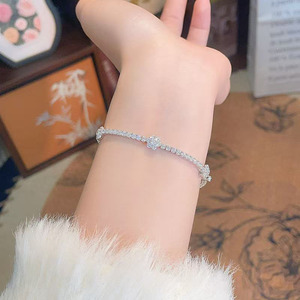 Pulsera de tenis de lujo con diamantes cultivados en laboratorio de oro blanco de 18 quilates, diseño de cinco flores, con pavé de diamantes, para mujer, joyería fina al por mayor - Product Image 5