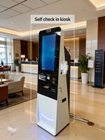 Kiosque de Vente de Billets de Cinéma Tactile en Promotion avec Écran Capacitif 10 Points, SDK Intégré, Accepteur de Billets, et Reconnaissance Faciale sur Pied