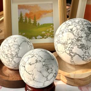 Vente en gros de sphères d'howlite de style bohème, pierres de guérison naturelles pour une décoration intérieure unique et des cadeaux de fêtes - Product Image 4