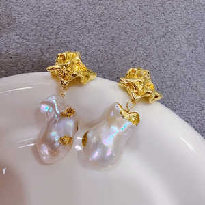 Collar de Perlas Barrocas Grandes WENCHI para Mujer, Perlas Naturales con Forma Especial de Cola de Pez, Cadena Lisa con Lámina Dorada, 450g, Shopify - Product Image 2