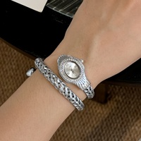 Montre de luxe Scottie 9798 en forme de serpent, bracelet en acier inoxydable torsadé, pour femme, résistante à l'eau 3ATM, mouvement à quartz