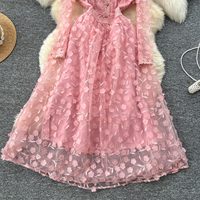 Robe décontractée pour femmes, élégante, rose, à fleurs brodées, en maille, col en V, manches longues, coupe évasée, pour tous les jours et les vacances