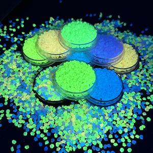 3-5Mm Gloed In De Donkere Tuin <span class=keywords><strong>Aquarium</strong></span> Landschap Stenen Decoratie Tuinbouw Binnenplaats Lichtgevende Kiezelsteen - Product Image 1