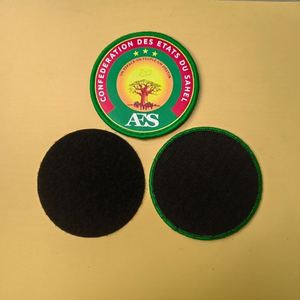 Patchs personnalisés avec logo coloré imprimés par sublimation pour chapeau bob - Product Image 3