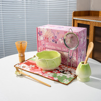 Astief – Nouveau Kit Complet de Matcha en Céramique Rose à Motifs Floraux, 8 Pièces, avec Bec Verseur, Fouet en Bambou, Cuillère et Tamis