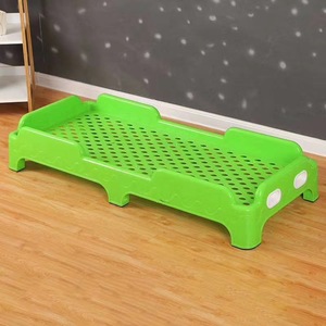 Lit de sieste en plastique pour enfants 138x60x25cm, durable, bleu, pour la maternelle - Product Image 2