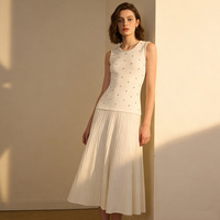 Robe longue décontractée pour femme, style français, col rond, sans manches, ourlet plissé, tricot uni, ornée de perles, collection 2026