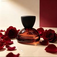 Flacon de parfum en verre transparent conique plat de forme spéciale, atomiseur unique personnalisé de 30 ml, 50 ml, 100 ml avec bouchon en bois