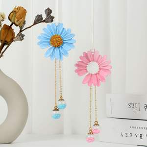 Niedliche kleine Gänseblümchen Auto Innendekoration Gips Duft Gänseblümchen Auto Rückspiegel Anhänger für Auto Dekoration Zubehör - Product Image 4