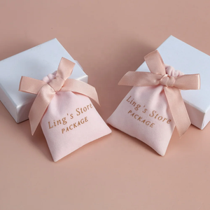 Bolsa de Terciopelo con Cordón de 7x9cm, Personalizada con Logotipo, Pequeña, para Joyería - Product Image 1