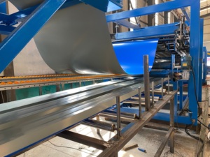 Machine à panneaux composites en EPS écologique, ligne de formage de panneaux sandwich à économie d'énergie - Product Image 3