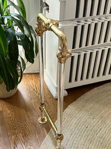 ชั้นวางผ้าขนหนูแบบตั้งได้ทำจากอะคริลิคแบบตั้งเดี่ยวสีใสสำหรับห้องน้ำ - Product Image 5