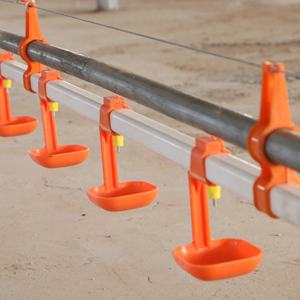 Direto da fábrica New Plastic Chicken Mamilo Bebedor Automático Pendurado Aves Beber Copo de Água para Bebedores Farm Core Animal - Product Image 4