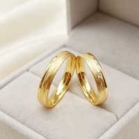 Bagues de mariage personnalisées en laiton plaqué or 14 carats pour couple, anneaux de couple martelés style western, échantillon de présentation pour bijouterie