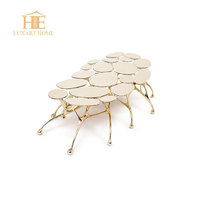 Table basse convertible unique pour salon et chambre, table d'appoint au design moderne en métal laiton