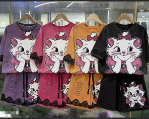 Ensemble de t-shirts à manches courtes et de shorts en coton 100% de haute qualité avec des strass et un design de dessin animé OC651 - Product Image 1