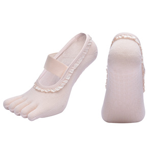 Chaussettes à cinq doigts inspirées du ballet moderne pour femmes, dos ouvert, dentelle à volants et grip en silicone à couverture intégrale - Product Image 3