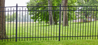 Panneau de clôture tubulaire en aluminium noir robuste de 1,8 m pour jardin de villa en Australie avec embout de poteau moulé 3D